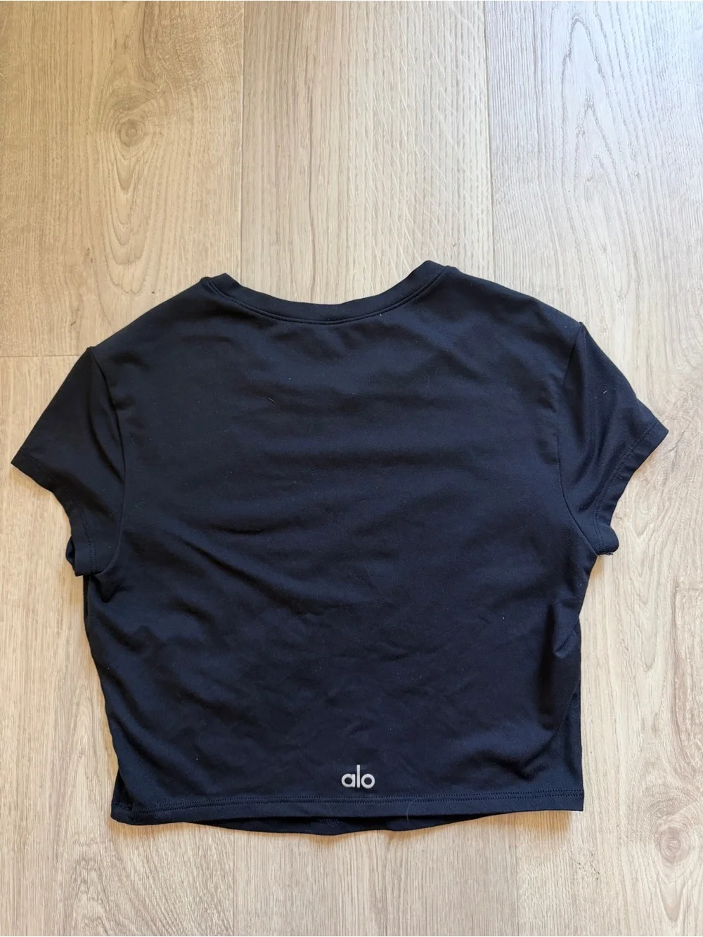 Alo Yoga Alosoft Finesse Cropped Short-Sleeved Tee in Black Sz Small